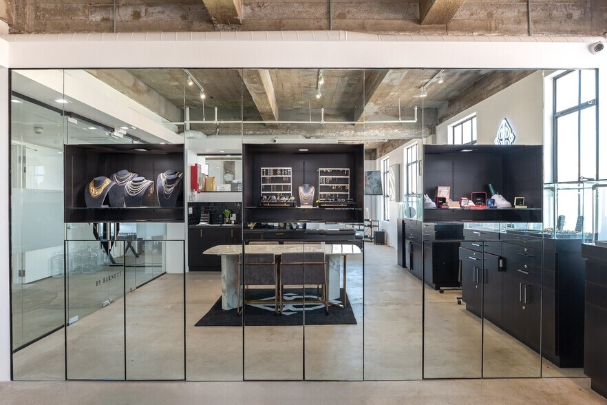 More Photos Of 742-748 S Hill St, Los Angeles Loft Creative Space For Lease