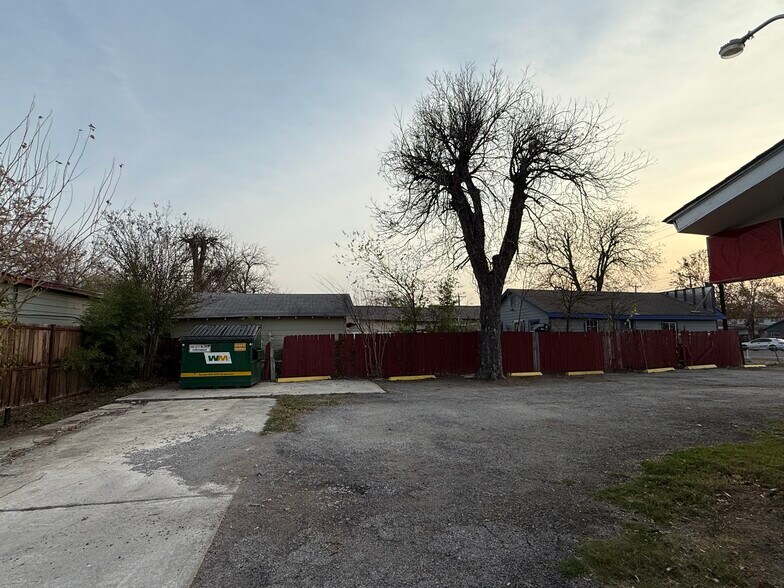 More Photos Of 5402 S Zarzamora St, San Antonio Restaurant For Sale