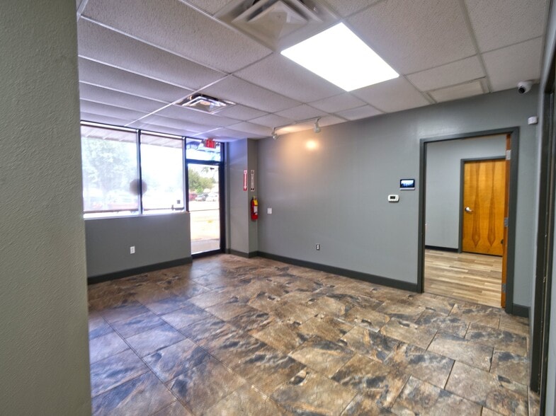 More Photos Of 402 Chairman Ct, DeBary Warehouse For Lease
