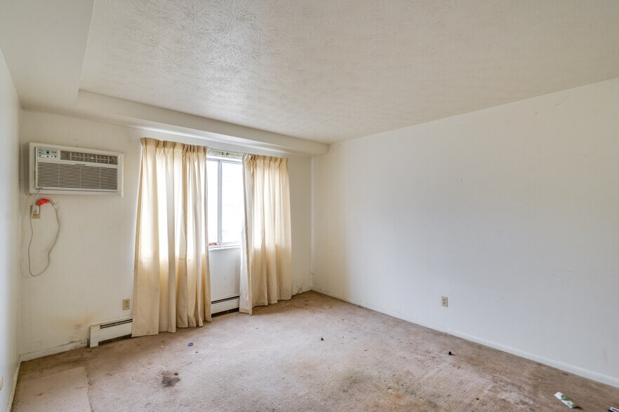 More Photos Of 2615 Ellet Ave, Akron Apartments For Sale