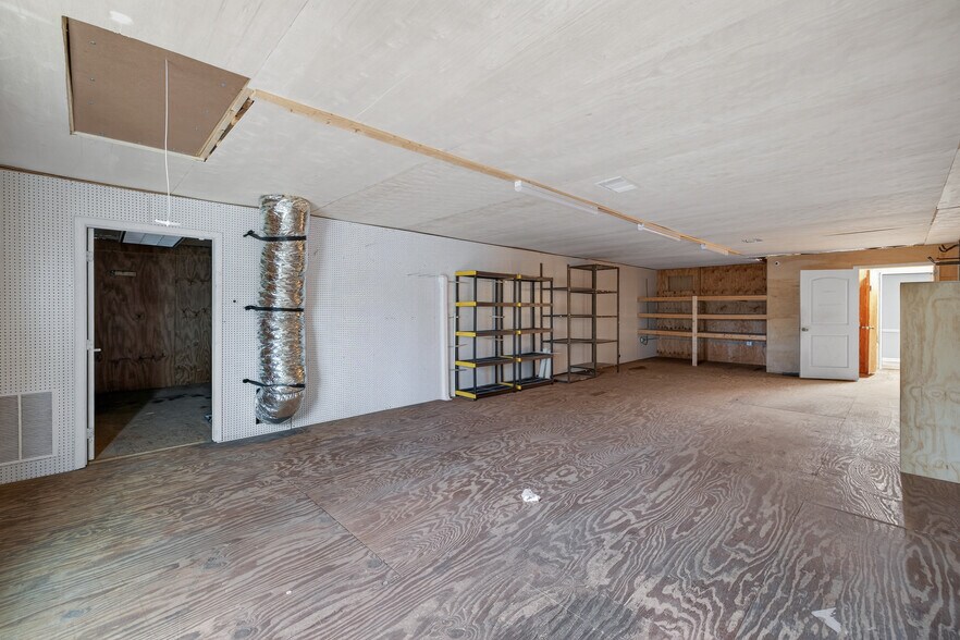 More Photos Of 4109 Robinson St, Covington Freestanding For Sale