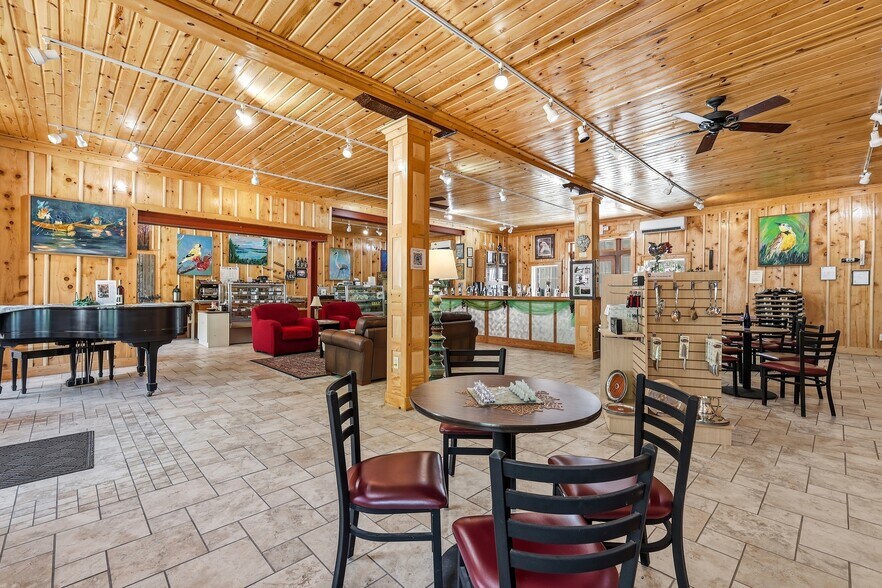More Photos Of 196 S Main St, Potosi General Retail For Sale