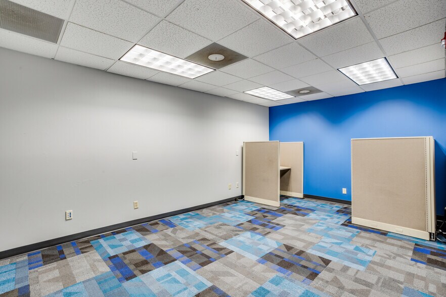 More Photos Of 500 W 1st Ave, Hutchinson Office For Sale