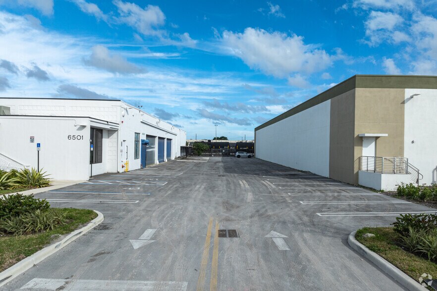 More Photos Of 6501 NW 37th Ave, Miami Warehouse For Lease