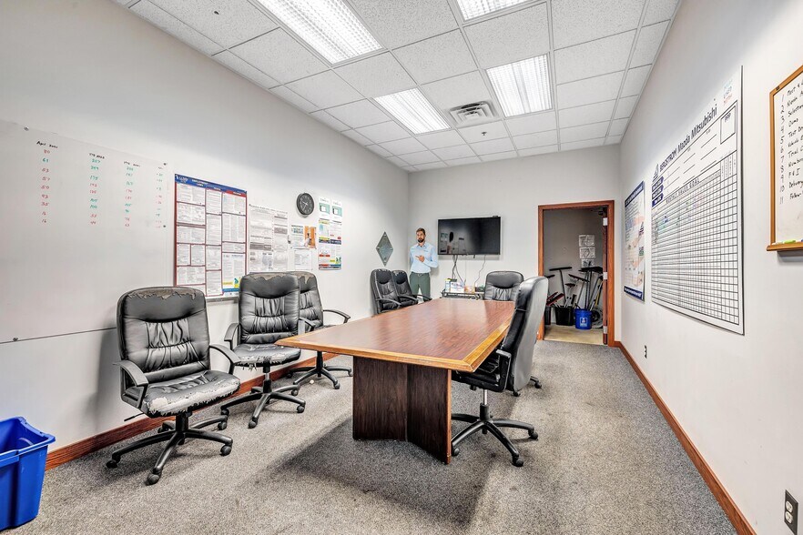 More Photos Of 1988 E Mason St, Green Bay Auto Dealership For Sale