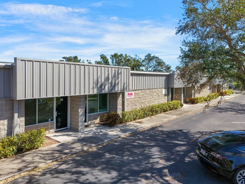 Primary Photo Of 4545 Mariotti Ct, Sarasota Flex For Lease