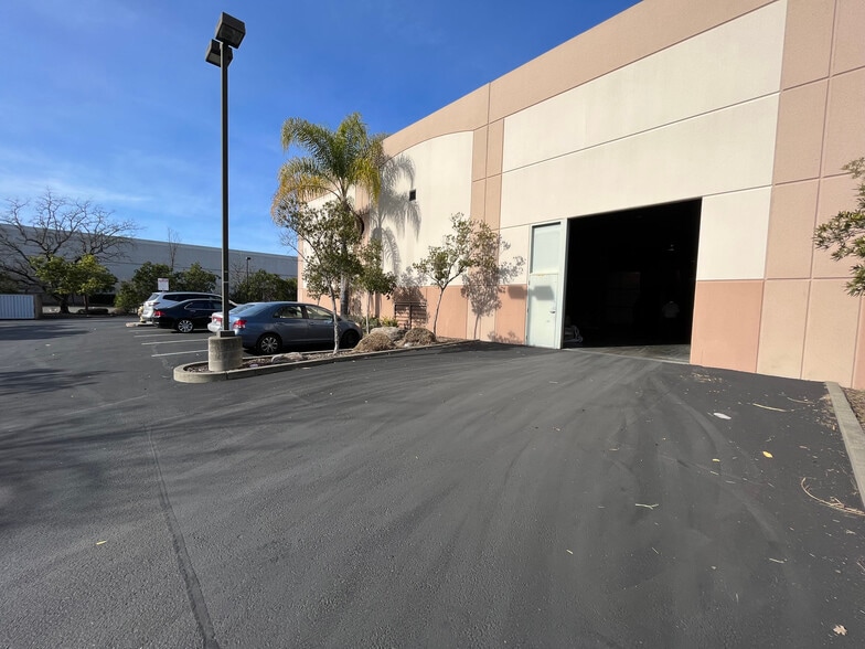 More Photos Of 830 Denbeste Ct, Windsor Warehouse For Lease