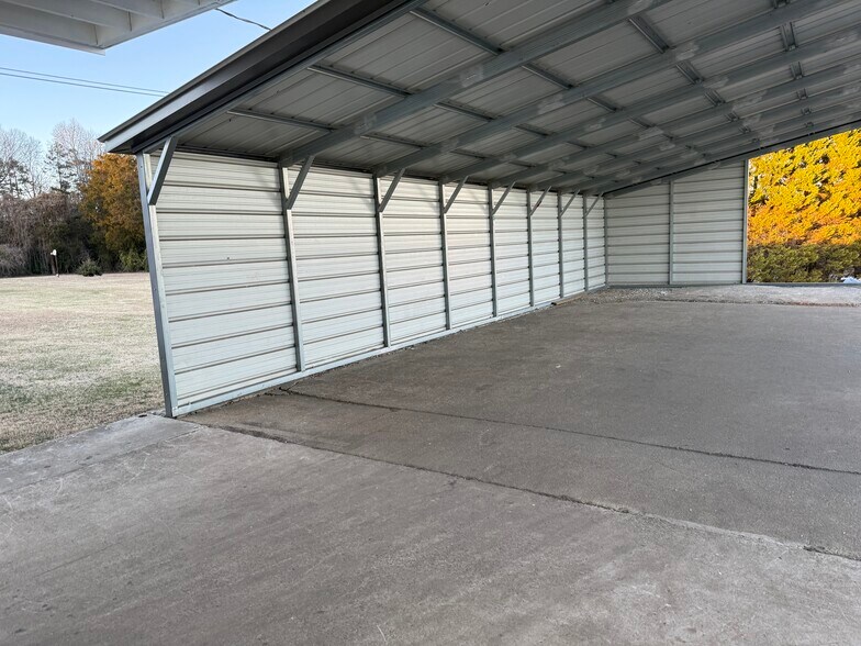 More Photos Of 630 Trindale Rd, Trinity Warehouse For Lease