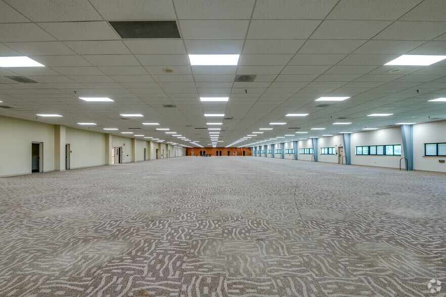 More Photos Of 1555 Glory Rd, Green Bay Manufacturing For Lease