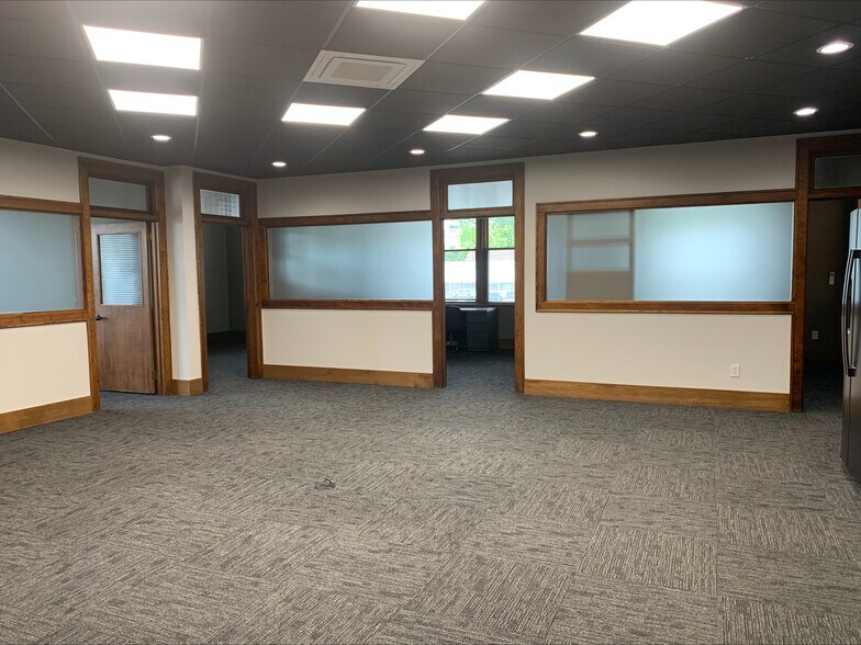 More Photos Of 1100 West St, Wausau Flex For Lease