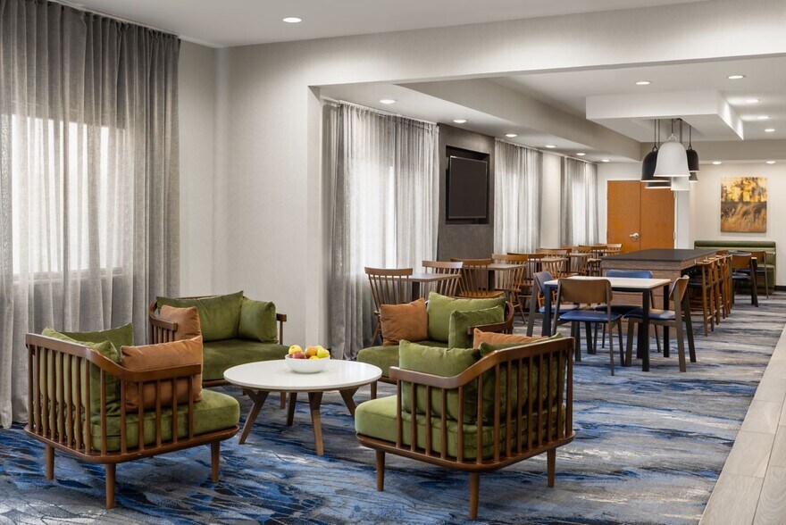 More Photos Of 3045 Centre Pointe Dr N, Roseville Hotel For Sale