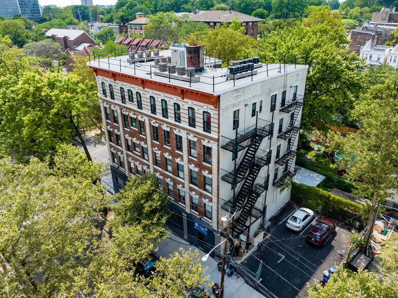 More Photos Of 41-43 Victoria Ave, Newark Apartments For Lease