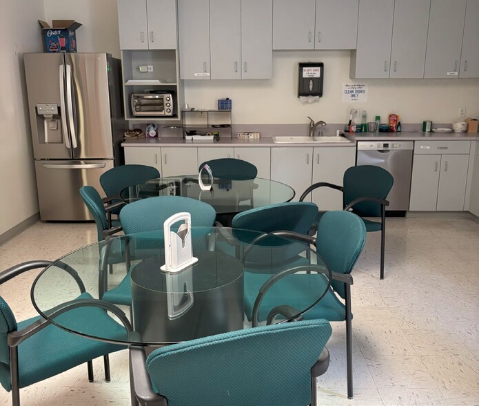 More Photos Of 3241 Grande Vista Dr, Newbury Park Warehouse For Sale