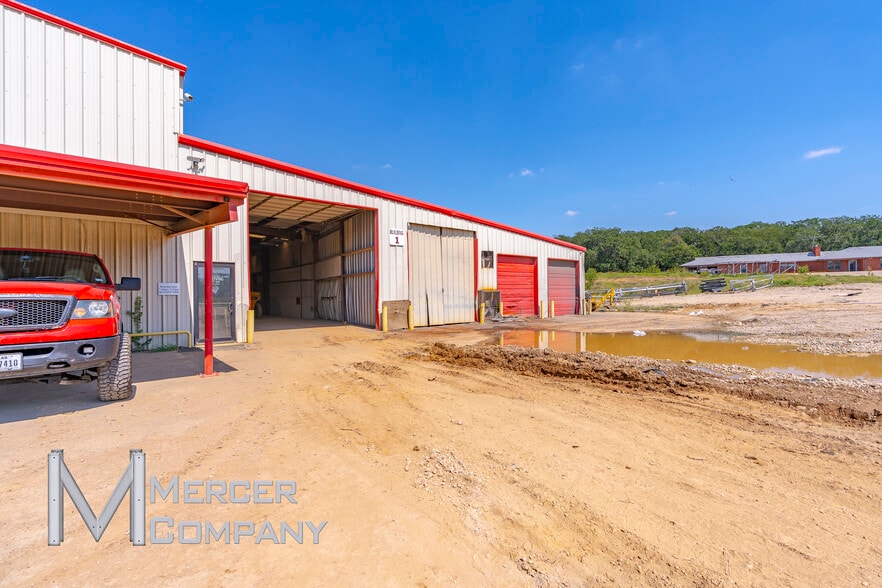 More Photos Of 4939-4959 Rendon Rd, Fort Worth Warehouse For Sale