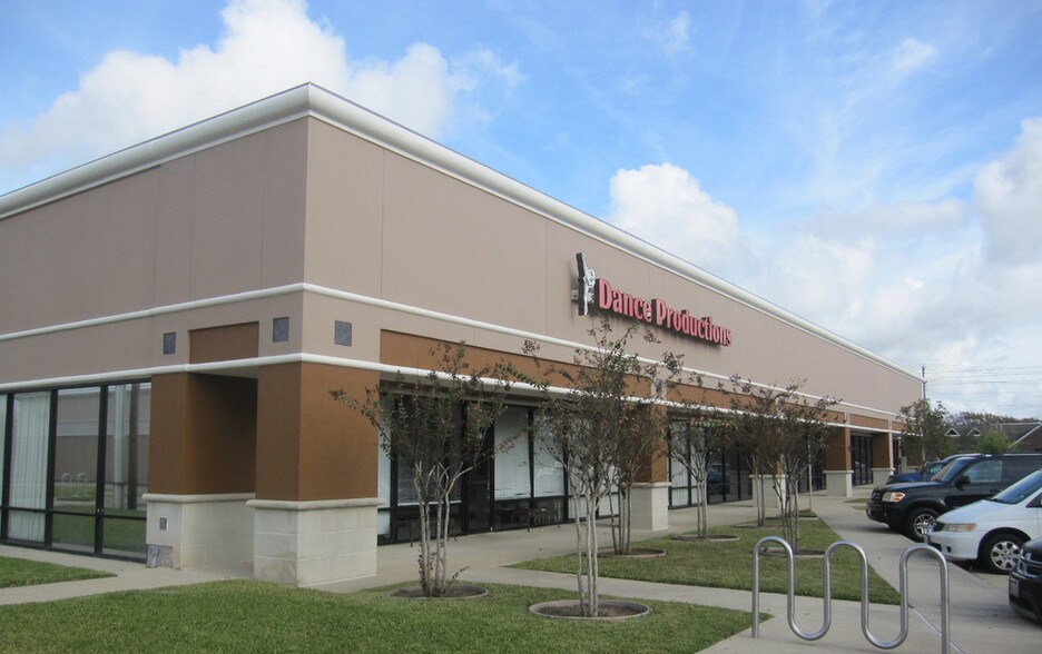 More Photos Of 2514-2550 E Broadway St, Pearland Unknown For Lease