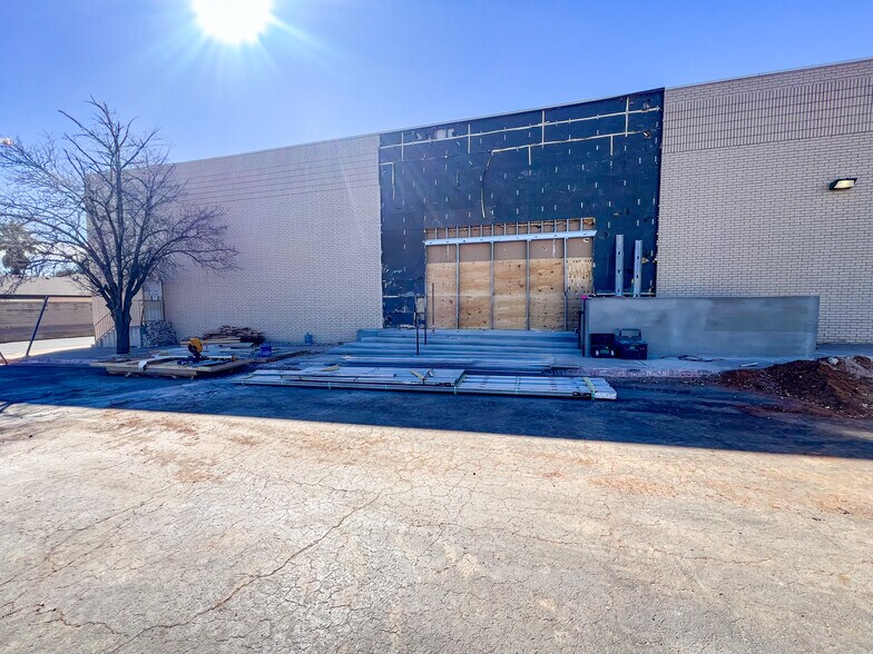 More Photos Of 3001 W Loop 250 N, Midland Freestanding For Lease