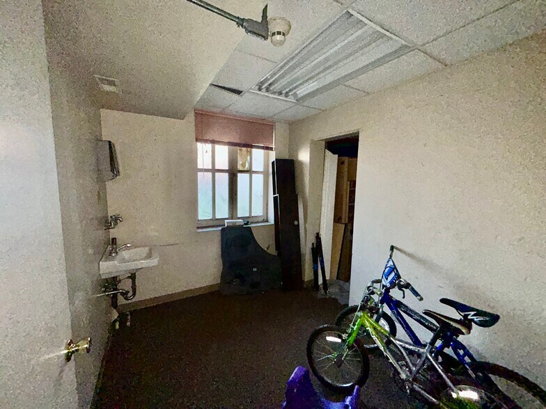 More Photos Of 2324 W 111th St, Chicago Apartments For Lease