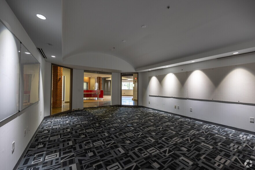 More Photos Of 1200 White St SW, Atlanta Office For Sale