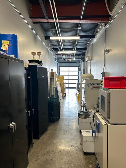 More Photos Of 7027 Hayvenhurst Ave, Van Nuys Light Manufacturing For Lease