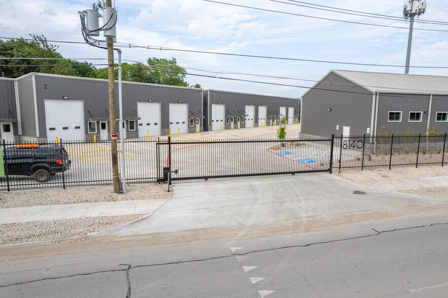 More Photos Of 8140 C F Hawn fwy, Dallas Light Distribution For Lease