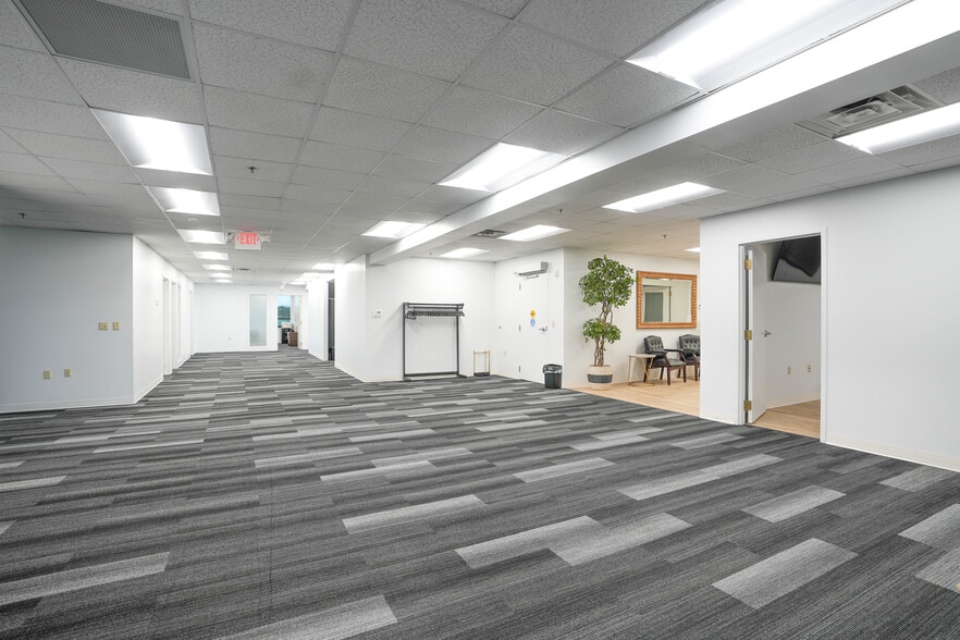 More Photos Of 120 Prosperous Pl, Lexington Office For Lease