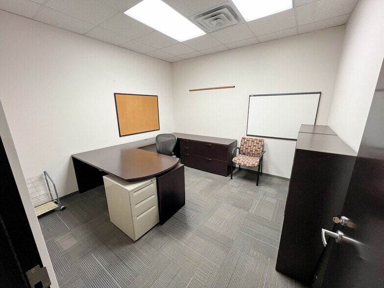 More Photos Of 303 Veterans Airpark Ln, Midland Office For Lease
