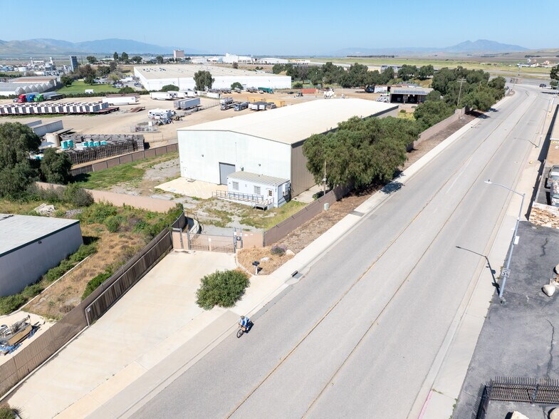 More Photos Of 151-161 Airport Rd, King City Warehouse For Lease