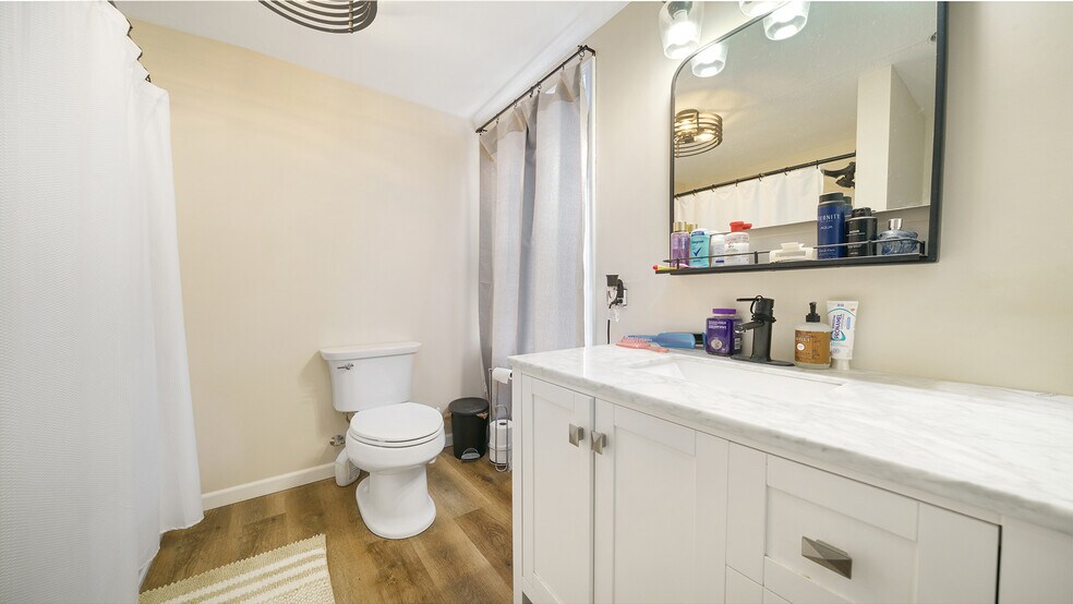 More Photos Of 110 E Dixon St, Polo Specialty For Sale