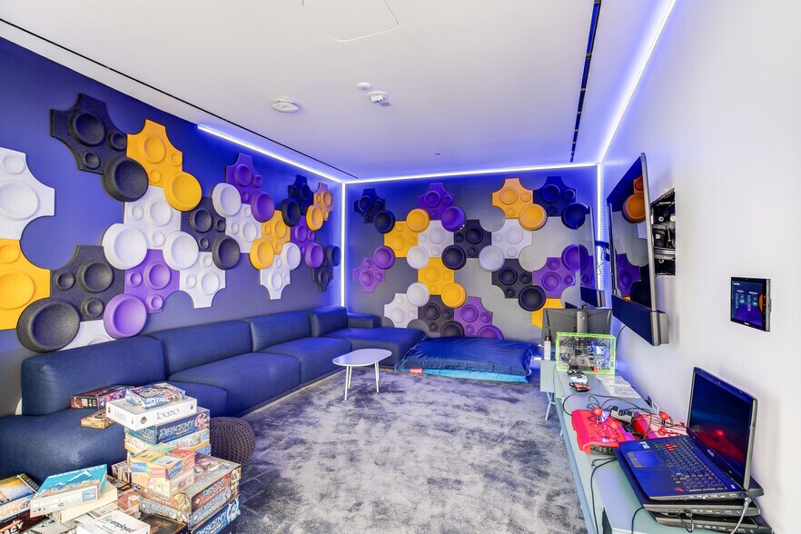 More Photos Of 4 World Trade Center, New York Office For Lease
