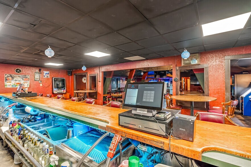 More Photos Of 1623 W 15th St, Panama City Bar For Sale