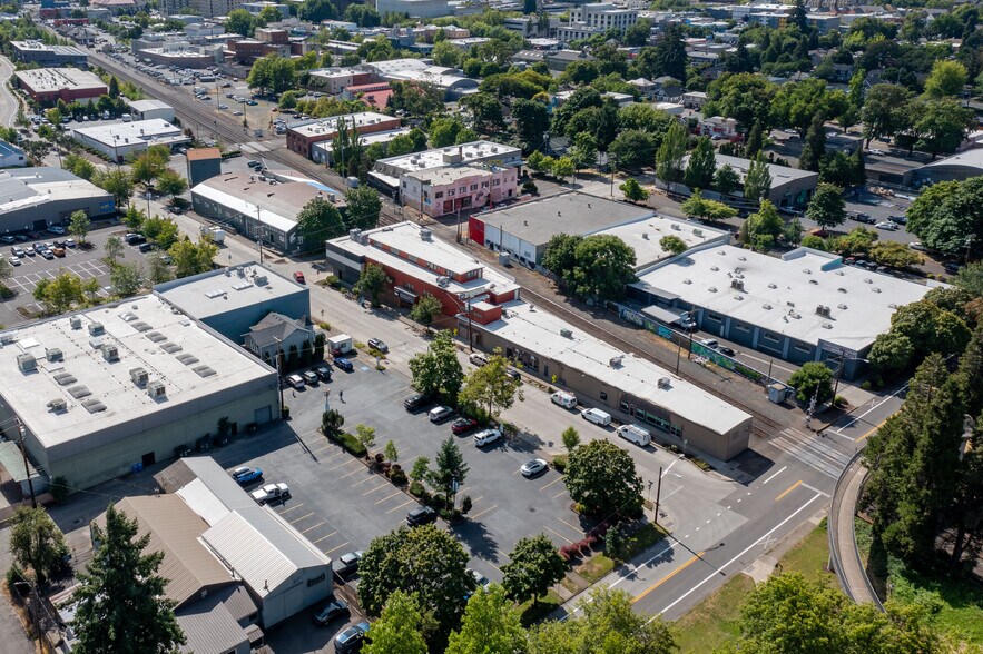 More Photos Of 306 W Lawrence St, Eugene Storefront Retail Office For Sale