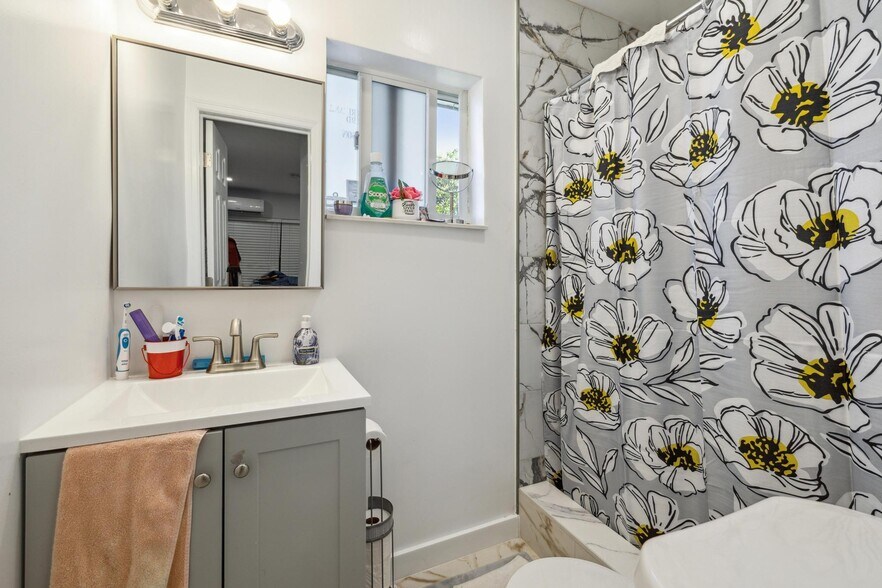 More Photos Of 3932 SW 12th Pl, Fort Lauderdale Apartments For Sale