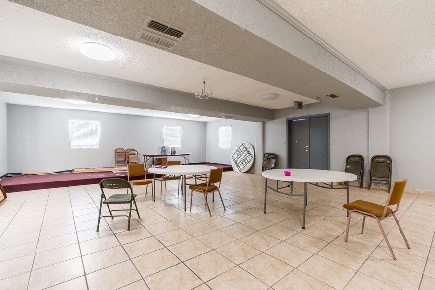 More Photos Of 1809 34th St, Lubbock Religious Facility For Sale