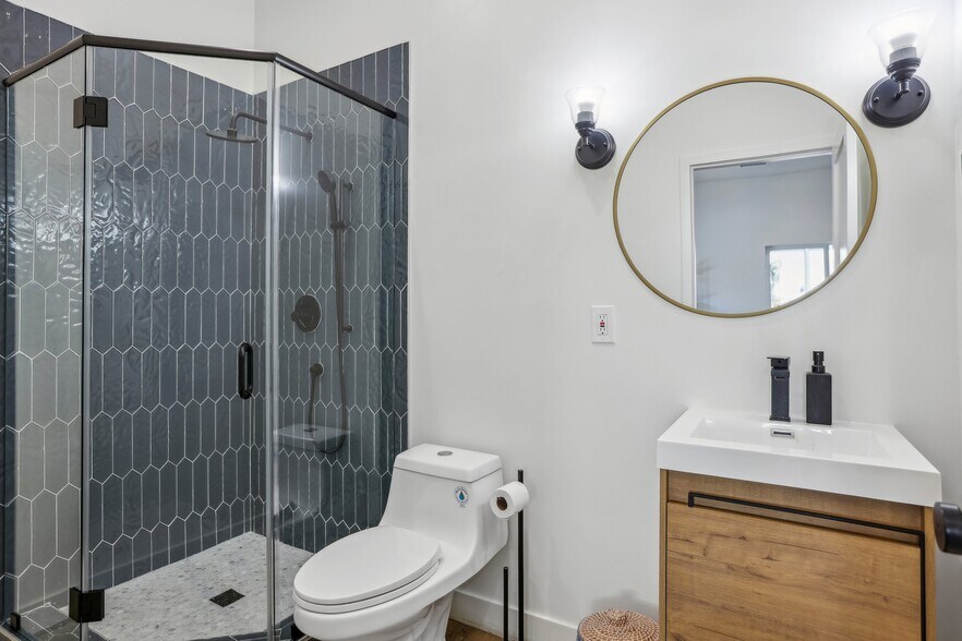 More Photos Of 6082 Selma Ave, Los Angeles Rehabilitation Center For Lease