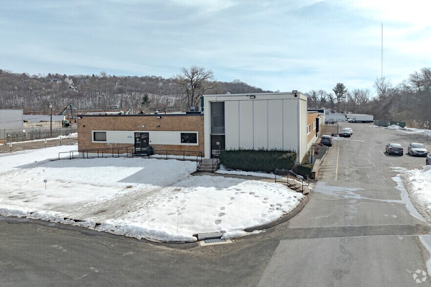More Photos Of 237 E Aurora St, Waterbury Manufacturing For Lease