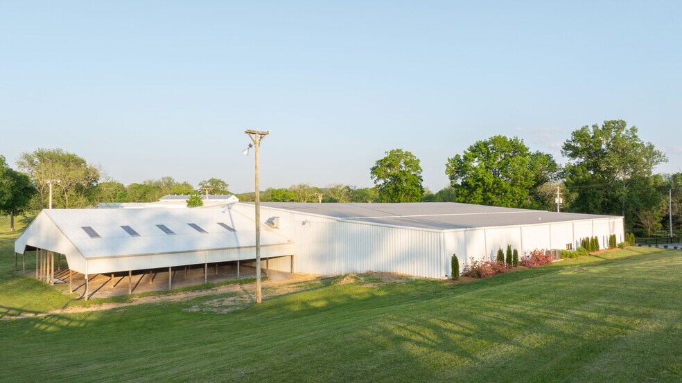 More Photos Of 5830 Highway 231 S, Castalian Springs Showroom For Sale