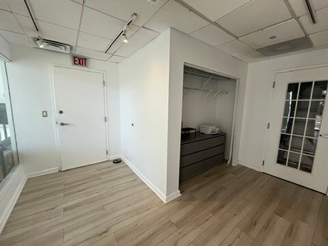 More Photos Of 325 N Desplaines St, Chicago Office For Sale