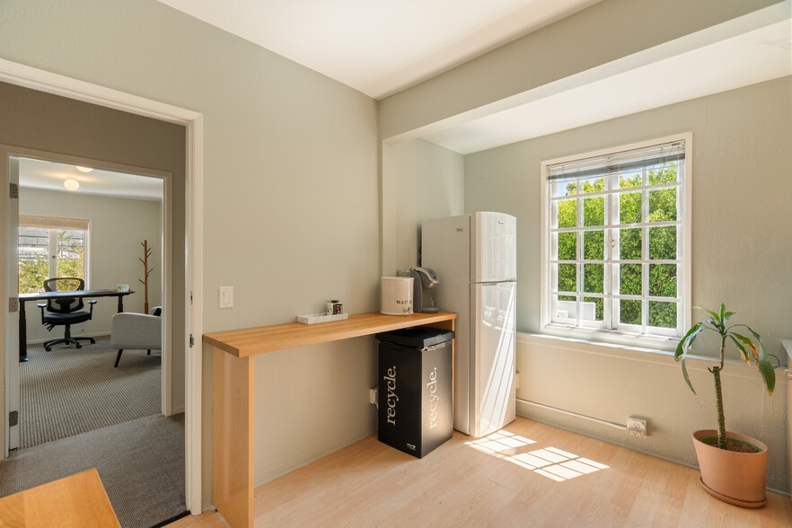 More Photos Of 588 N Larchmont Blvd, Los Angeles Office For Lease