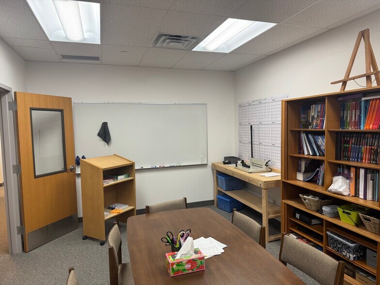 More Photos Of 115 E Flaming Gorge Way, Green River Office For Sale