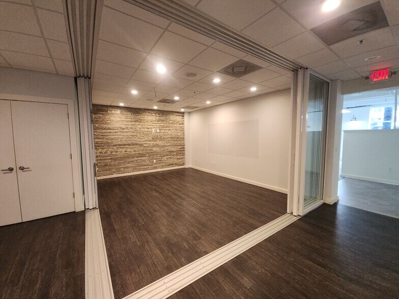 More Photos Of 320 1st St N, Jacksonville Beach Office Residential For Sale