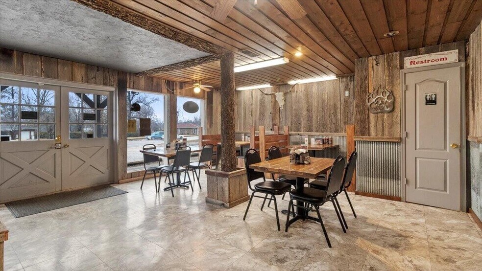 More Photos Of 1027 Porter Wagoner Blvd, West Plains Restaurant For Sale