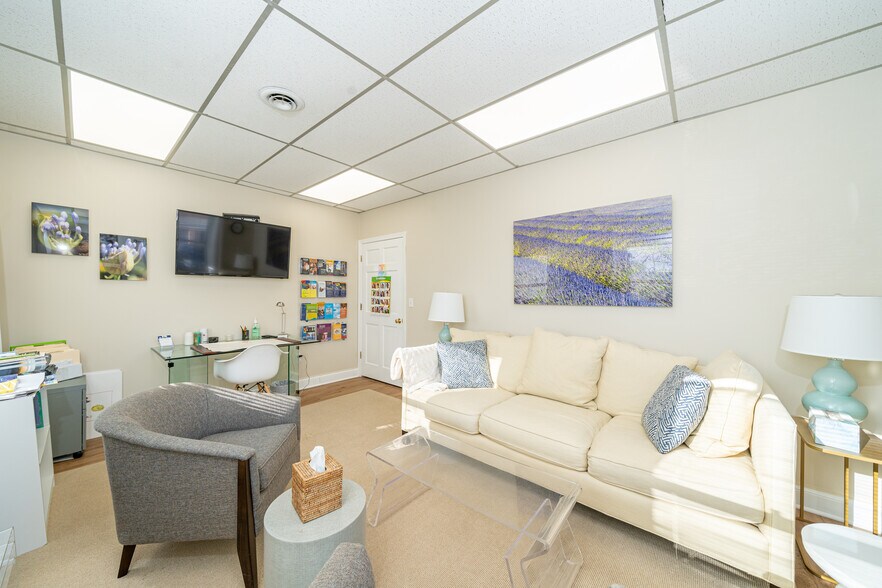 More Photos Of 39-51 Pine St, New Canaan Medical For Sale