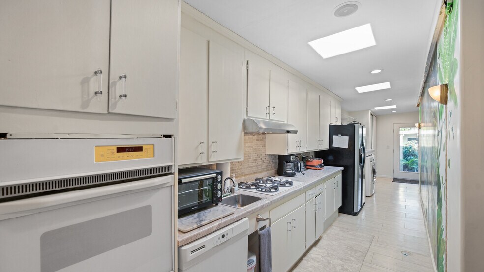 More Photos Of 1403 Rowena Way, Sacramento Specialty For Sale