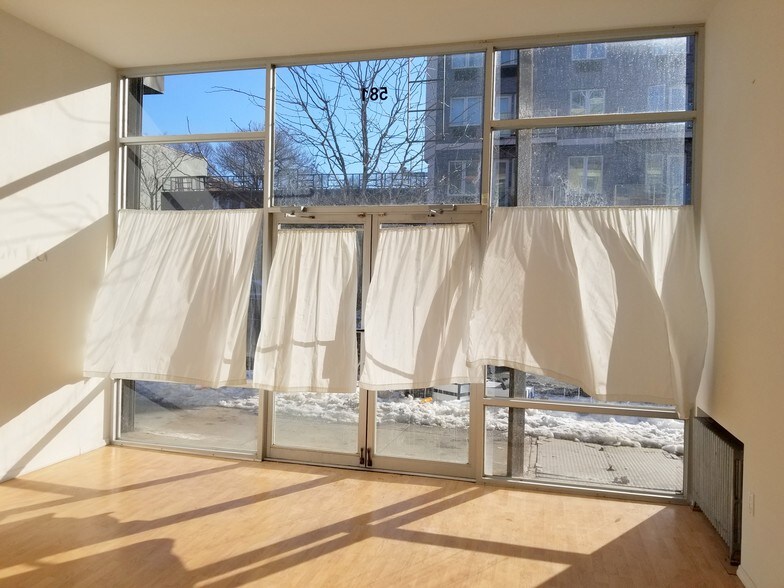 More Photos Of 581 Myrtle Ave, Brooklyn Restaurant For Lease