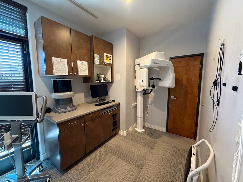 More Photos Of 42104 N Venture Dr, Anthem Office For Sale