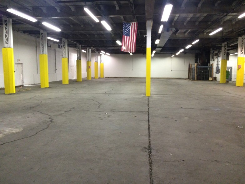 More Photos Of 73 Bridge St, Newburgh Warehouse For Lease