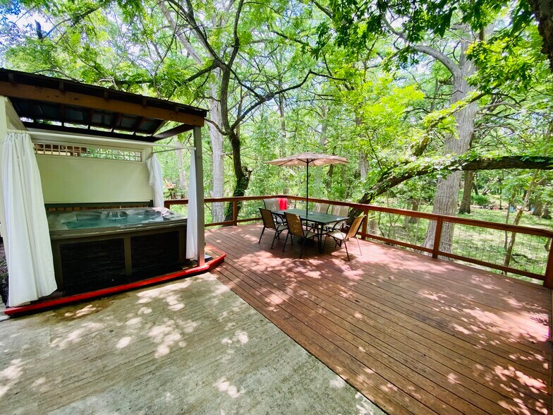 More Photos Of 104 Scudder Ln, Wimberley Hotel For Sale