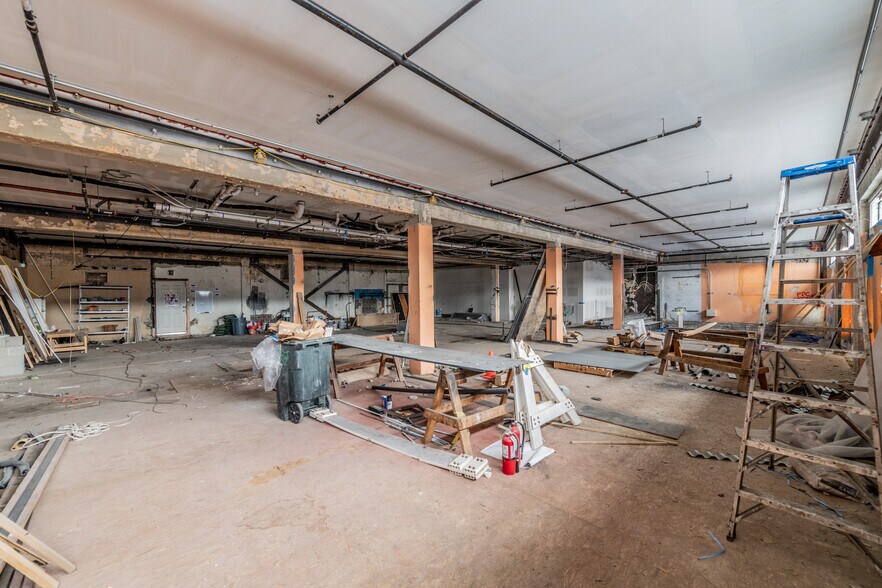 More Photos Of 1425 S Flores St, San Antonio Storefront Retail Residential For Sale