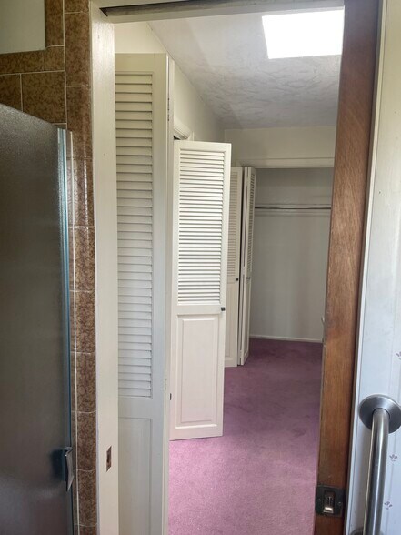 More Photos Of 370 N State St, Shelley Storefront Retail Residential For Lease