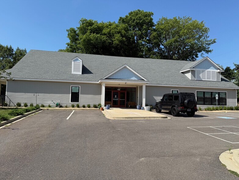 More Photos Of 1430 Poplar Ave, Memphis Office For Sale